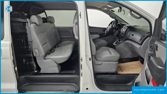 HYUNDAI STAREX 5-SEATER VAN