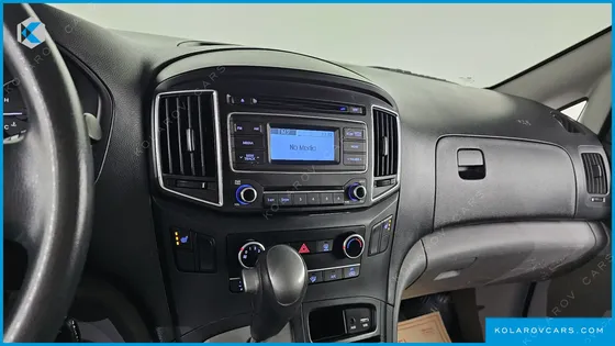 HYUNDAI STAREX 5-SEATER VAN