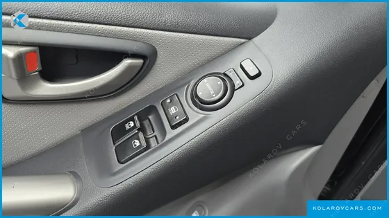 HYUNDAI STAREX 11-SEATER WAGON