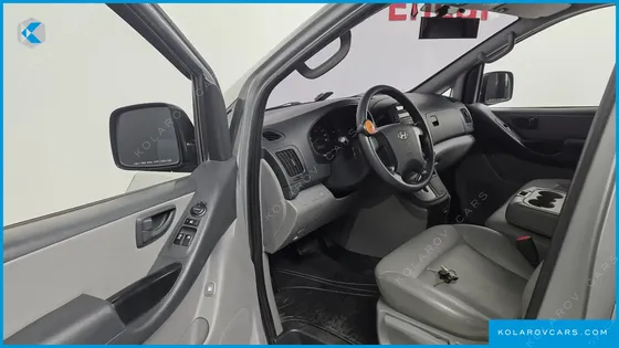 HYUNDAI STAREX 12-SEATER WAGON