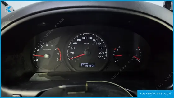 HYUNDAI STAREX 3-SEATER LPI VAN