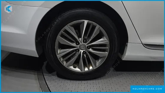 HYUNDAI GRANDEUR HG240 MODERN