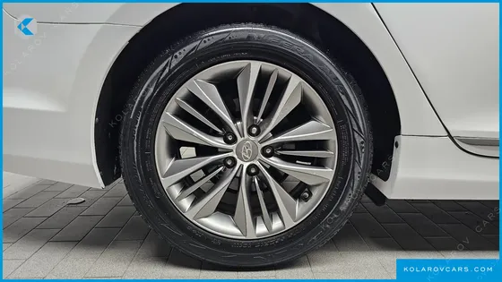 HYUNDAI GRANDEUR HG240 MODERN