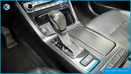 HYUNDAI GRANDEUR 2.4 MODERN BASIC (RENTAL CAR)