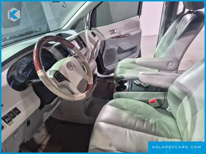TOYOTA SIENNA 3.5 AWD