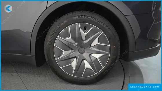 TESLA MODEL Y L LONG RANGE AWD