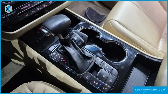KIA CARNIVAL 7-SEATER LIMOUSINE