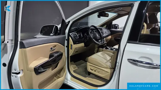 KIA CARNIVAL 7-SEATER LIMOUSINE