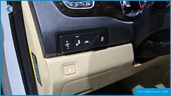 KIA CARNIVAL 7-SEATER LIMOUSINE
