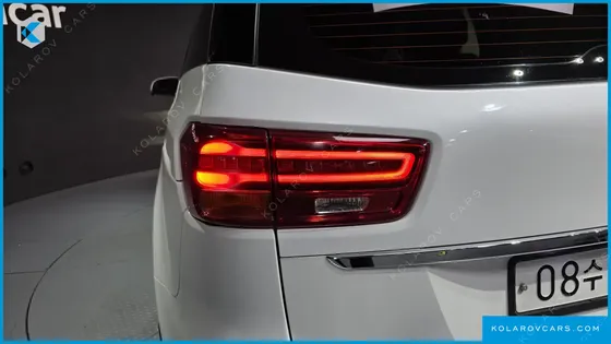 KIA CARNIVAL 7-SEATER LIMOUSINE