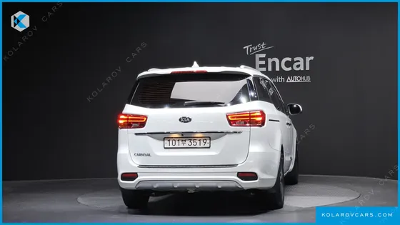 KIA CARNIVAL 9-SEATER LUXURY