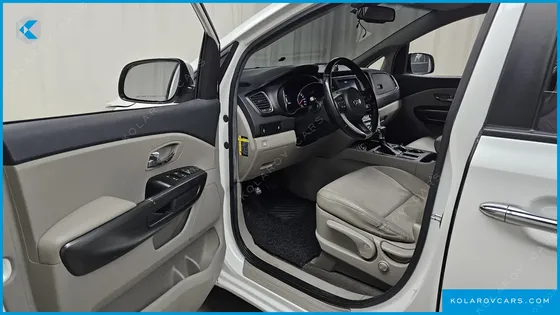 KIA CARNIVAL 9-SEATER LUXURY