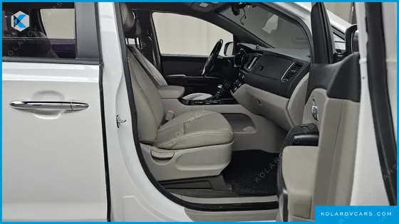 KIA CARNIVAL 9-SEATER LUXURY