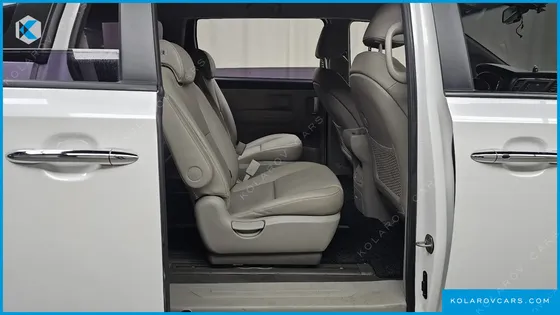 KIA CARNIVAL 9-SEATER LUXURY
