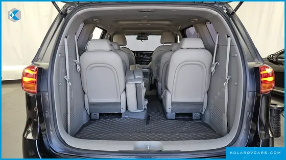 KIA CARNIVAL 11-SEATER PRESTIGE