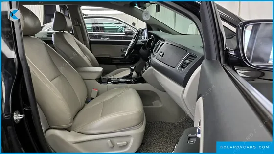 KIA CARNIVAL 9-SEATER PRSTIGE