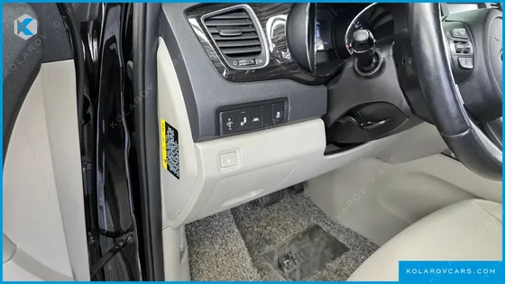 KIA CARNIVAL 9-SEATER PRSTIGE