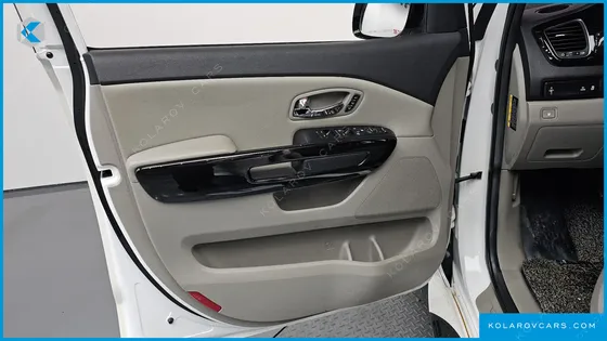 KIA CARNIVAL 9-SEATER NOBLESSE SPECIAL