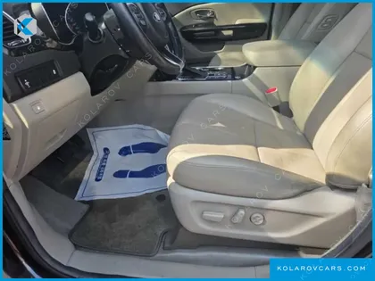 KIA CARNIVAL 9-SEATER NOBLESSE SPECIAL