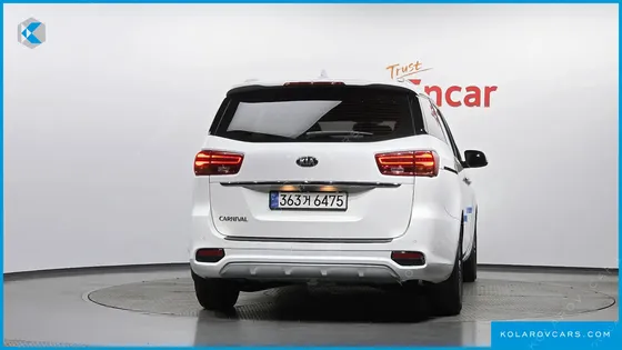 KIA CARNIVAL 9-SEATER LUXURY