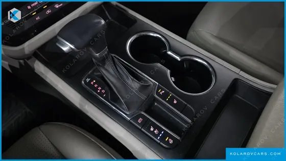 KIA CARNIVAL 9-SEATER LUXURY