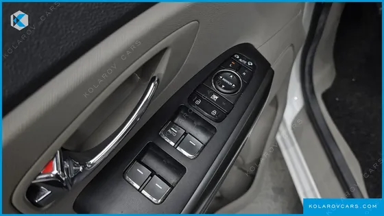 KIA CARNIVAL 9-SEATER LUXURY