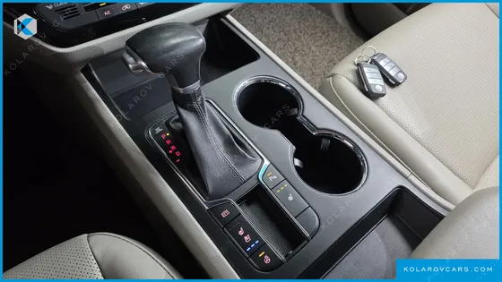 KIA CARNIVAL 9-SEATER LUXURY