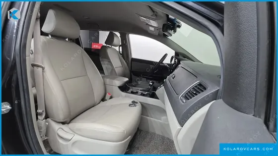 KIA CARNIVAL 9-SEATER LUXURY