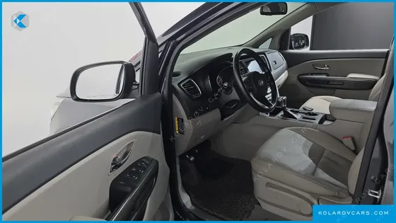 KIA CARNIVAL 9-SEATER LUXURY