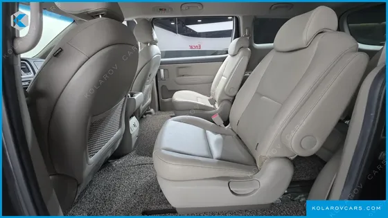 KIA CARNIVAL 9-SEATER LUXURY