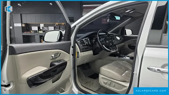 KIA CARNIVAL GASOLINE 7-SEATER LIMOUSINE