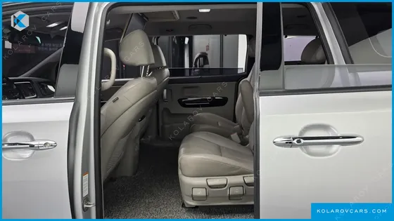 KIA CARNIVAL GASOLINE 7-SEATER LIMOUSINE