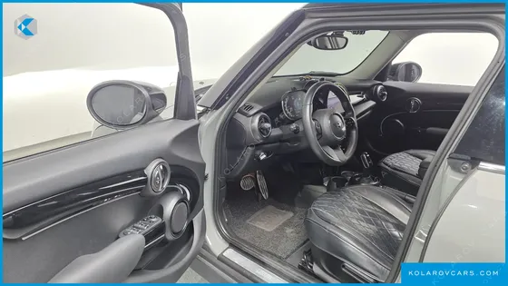 MINI COOPER 5DOOR CLASSIC PLUS LAUNCH PACK