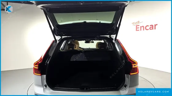 VOLVO XC60 B5 ULTIMATE BRIGHT