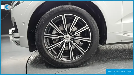 VOLVO XC60 B5 INSCRIPTION