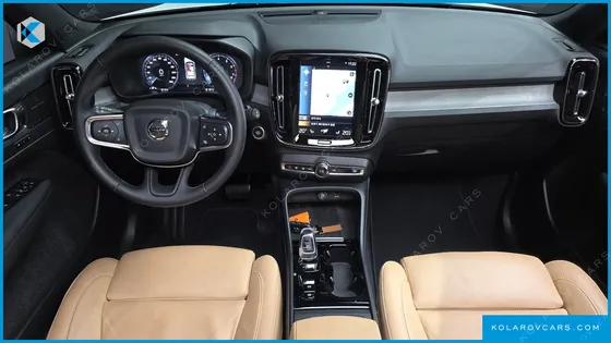 VOLVO XC40 B4 INSCRIPTION