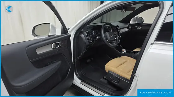 VOLVO XC40 B4 INSCRIPTION