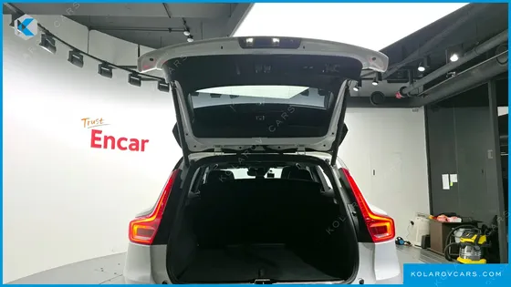 VOLVO XC40 T4 R-DESIGN