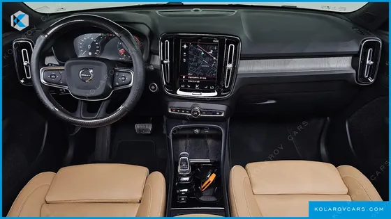 VOLVO XC40 B4 INSCRIPTION