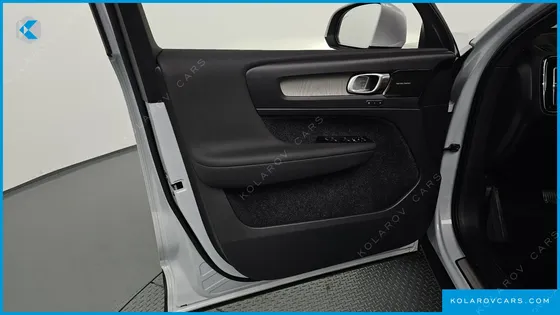 VOLVO XC40 B4 INSCRIPTION