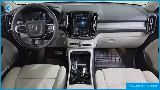 VOLVO XC40 B4 ULTIMATE BRIGHT