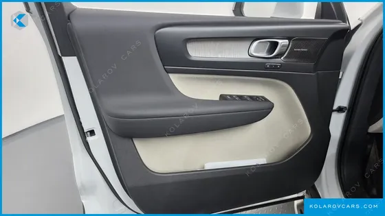VOLVO XC40 B4 ULTIMATE BRIGHT