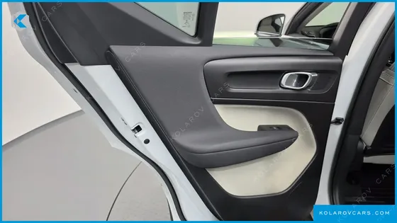 VOLVO XC40 B4 ULTIMATE BRIGHT