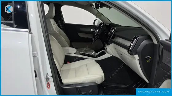 VOLVO XC40 B4 ULTIMATE BRIGHT