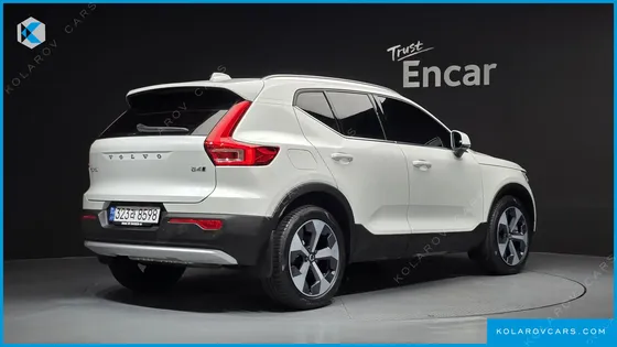 VOLVO XC40 B4 ULTIMATE BRIGHT