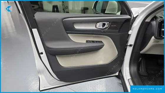 VOLVO XC40 B4 ULTIMATE BRIGHT
