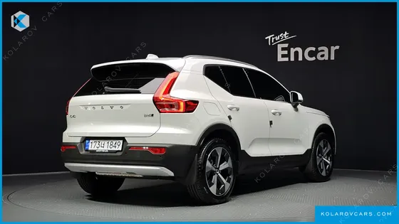 VOLVO XC40 B4 ULTRA BRIGHT