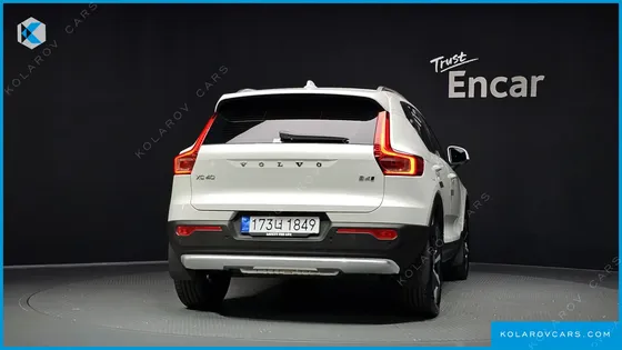 VOLVO XC40 B4 ULTRA BRIGHT
