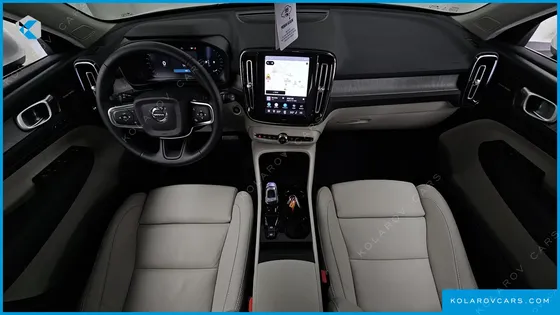 VOLVO XC40 B4 ULTRA BRIGHT
