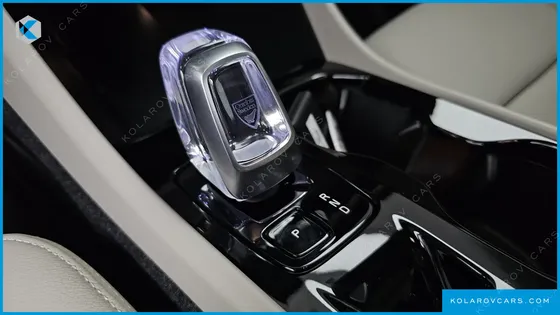 VOLVO XC40 B4 ULTRA BRIGHT